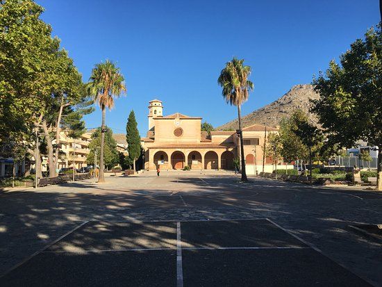 la Plaza Miquel Capllonch