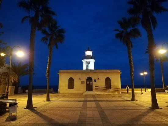 Faro de Roquetas de Mar